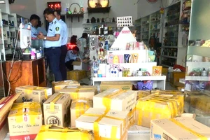 Lực lượng chức năng tịch thu hơn 2.000 sản phẩm không rõ nguồn gốc.