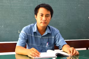  Thầy giáo trẻ Hồ Thanh Tùng. Ảnh: Quách Mến.