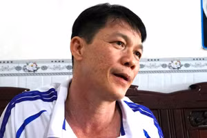 Ông Trần Văn Tâm, người bị cáo buộc tham ô hơn 10 triệu đồng vừa được tại ngoại.