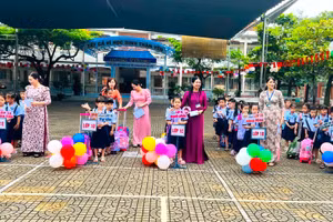 Học sinh khối lớp 1, 9 và 12 ở Cà Mau tựu trường vào 25/8.