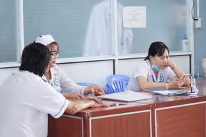 Nhân viên Y tế khu vực Phước Long, Cà Mau