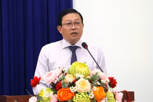 Ông Nguyễn Quốc Tuấn, Giám đốc Trung tâm GDTX Cà Mau - Một trong chín cá nhân được tặng thưởng Huân chương Lao động hạng Ba.