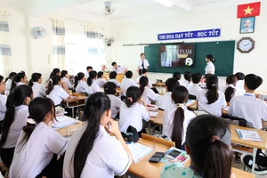 Tiết học lịch sử đầy ý nghĩa hướng về Đại hội XIV của Đảng tại Trường THPT Giá Rai, Cà Mau.