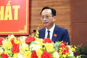 Ông Phạm Văn Thiều phát biểu tại Kỳ họp HĐND tỉnh Cà Mau.