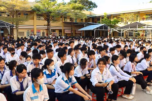 Thí sinh tham gia Kỳ thi học sinh giỏi cấp tỉnh. (Ảnh: Quách Mến)