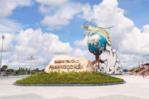 Quảng trường Phan Ngọc Hiển (Cà Mau).