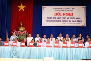 Các trường học trực thuộc Sở GD&ĐT Cà Mau ký kết giao ước thi đua về triển khai thực hiện Đề án dạy học 2 buổi/ngày, tổ chức bán trú.