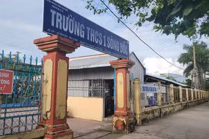 Trường THCS 1 Sông Đốc, nơi ông Huyên đang làm bảo vệ.