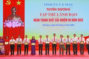Tập thể lãnh đạo hoàn thành xuất sắc nhiệm vụ năm 2025 được tuyên dương.