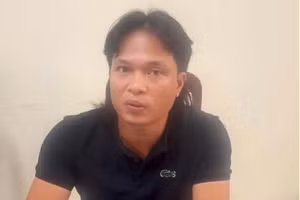 Đối tượng Nguyễn Quang Tuyên làm việc với cơ quan chức năng.