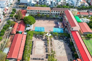 Khuôn viên Trường THPT Đầm Dơi nhìn từ trên cao.