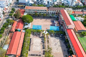 Khuôn viên Trường THPT Đầm Dơi nhìn từ trên cao.