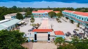  Nữ sinh đang theo học tại 1 Trường THPT trên địa bàn.