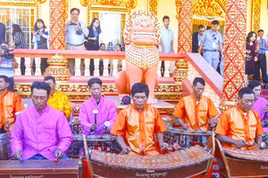 Biểu diễn dàn nhạc ngũ âm - một trong những loại hình nghệ thuật đặc sắc của dân tộc Khmer.