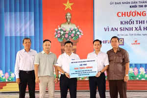 Hỗ trợ 2 công trình xã hội trị giá 800 triệu đồng cho Trường THCS Tân Lộc Bắc. 