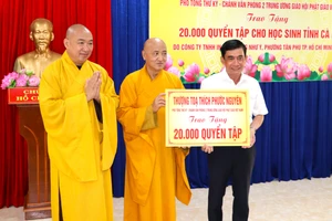 Sở GD&ĐT tỉnh Cà Mau tiếp nhận tập.