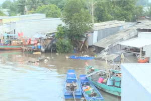 Khu vực xảy ra sạt lở.