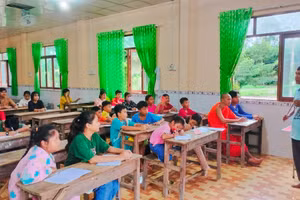 Một lớp dạy chữ Khmer hè.