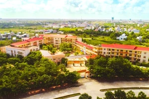 Trường THPT chuyên Phan Ngọc Hiển nhìn từ trên cao.