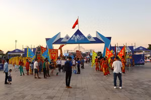 Công viên Hùng Vương (TP Bạc Liêu) nơi bố trí không gian trưng bày các sản phẩm, tác phẩm nghệ thuật bằng muối.