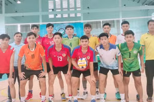 Đội tuyển bóng chuyền tỉnh Cà Mau tham dự HKPĐ toàn quốc 2024.