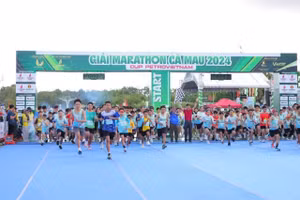 Các vận động viên tranh tài tại Giải Marathon - Cà Mau 2024