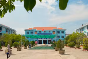 Khuôn viên Trường THPT Điền Hải, Cà Mau.