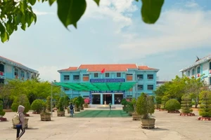 Khuôn viên Trường THPT Điền Hải, Cà Mau.