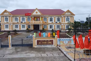 Trụ sở Đảng ủy, UBND xã Thanh Tùng, huyện Đầm Dơi.