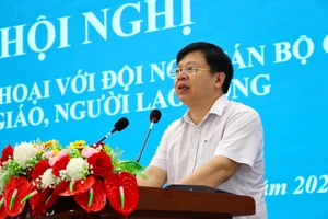 Ông Nguyễn Văn Nguyên, Giám đốc Sở GD&ĐT Cà Mau phát biểu tại hội nghị.