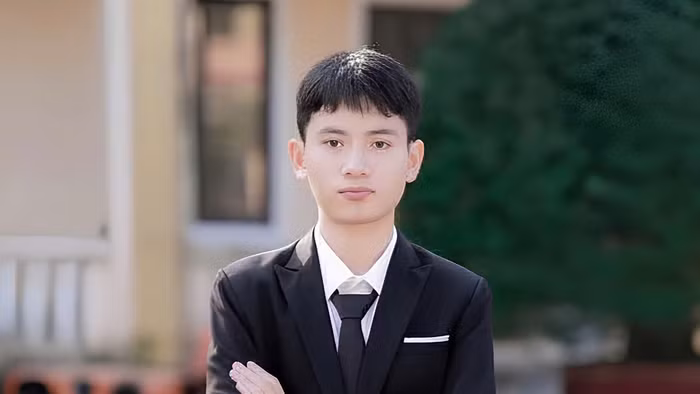 Nguyễn Tiến Đạt (lớp 12A1, Trường THPT Nguyễn Huệ, Hà Tĩnh).