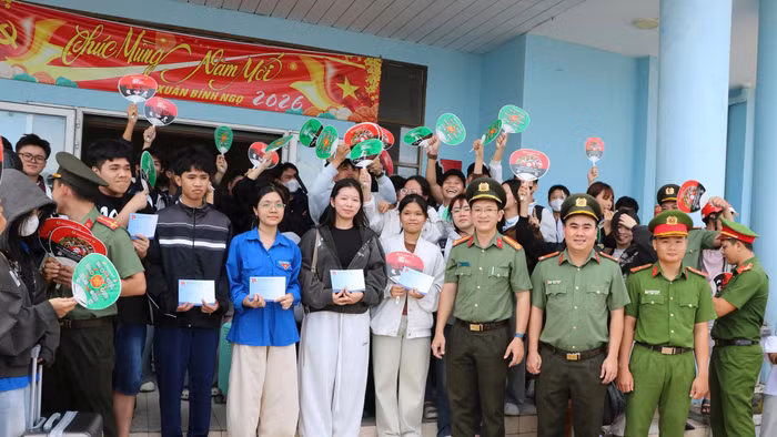 Học sinh đặc khu Kiên Hải (tỉnh An Giang) được tiếp sức trước kỳ thi quan trọng.