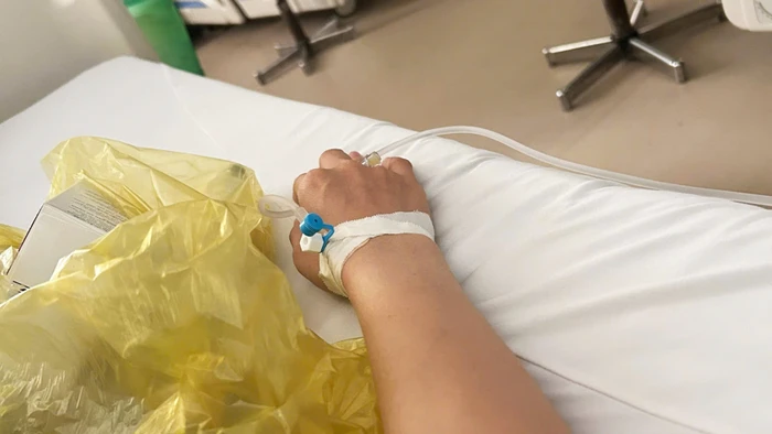 Nhiều người nghi bị ngộ độc sau khi ăn bánh kem tại một cơ sở ở phường Rạch Giá, tỉnh An Giang.