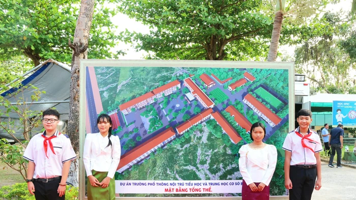 Học sinh vùng biên giới tỉnh An Giang hân hoan trong ngày lễ khởi công, động thổ trường phổ thông nội trú liên cấp.