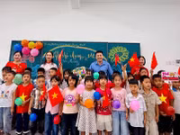 Học sinh lớp 1 Trường PTNT TH&THCS Thanh Nưa hân hoan trong ngày tựu trường.