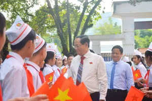 Phó Chủ tịch Quốc hội Trần Quang Phương dự Lễ Khai giảng năm học mới.