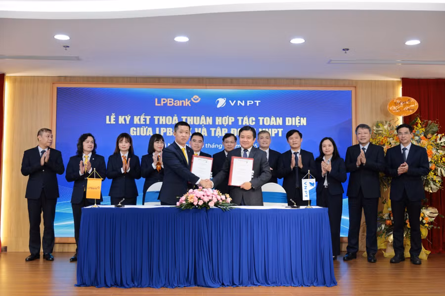 VNPT và LPBank ký kết hợp tác toàn diện phát triển thúc đẩy chuyển đổi số 