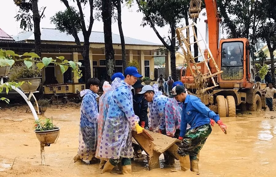 Cơn bão số 11 (Matmo) gây ảnh hưởng nặng nề tới đời sống Nhân dân, sản xuất kinh doanh 