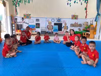 Cô và trò Trường mầm non Tân Kỳ hân hoan trong ngày tựu trường.