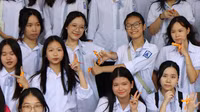 Hàng trăm tân học sinh 'cháy' cùng điệu nhảy flashmob