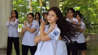 Hàng trăm tân học sinh 'cháy' cùng điệu nhảy flashmob