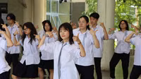 Hàng trăm tân học sinh 'cháy' cùng điệu nhảy flashmob