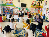 Trở lại trường sau Tết, học sinh miền núi Quảng Trị được thầy cô 'mừng tuổi'