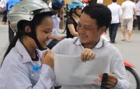 Từ phòng thi ra, em chỉ muốn ôm chầm lấy bố ảnh 7 Từ phòng thi ra, em chỉ muốn ôm chầm lấy bố ảnh 7