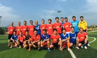 Giao lưu bóng đá kỷ niệm 30/4 và 1/5: Thân thiện và ý nghĩa ảnh 3 Giao lưu bóng đá kỷ niệm 30/4 và 1/5: Thân thiện và ý nghĩa ảnh 3