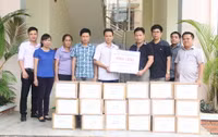 Trao tặng gần 1.000 bộ Sách giáo khoa cho học sinh vùng lũ ảnh 5