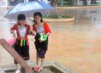 Học sinh Mường La đội mưa đi khai giảng ảnh 5