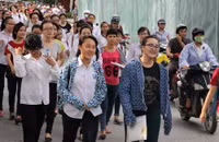 Rạng rỡ nụ cười nơi trường thi ảnh 1