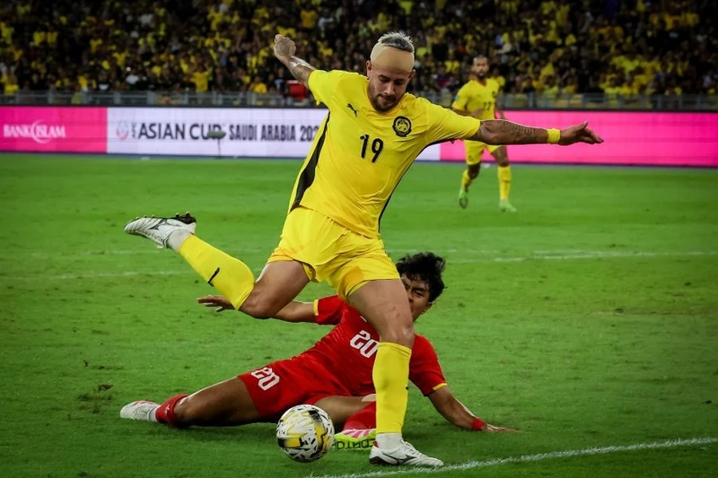 Bị dồn v&agrave;o đường c&ugrave;ng, sao nhập tịch lậu Malaysia 'nghĩ quẩn' trước ng&agrave;y bị xử thua ĐT Việt Nam