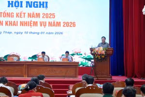 Chủ tịch UBND tỉnh Đồng Tháp Phạm Thành Ngại phát biểu tại Hội nghị.